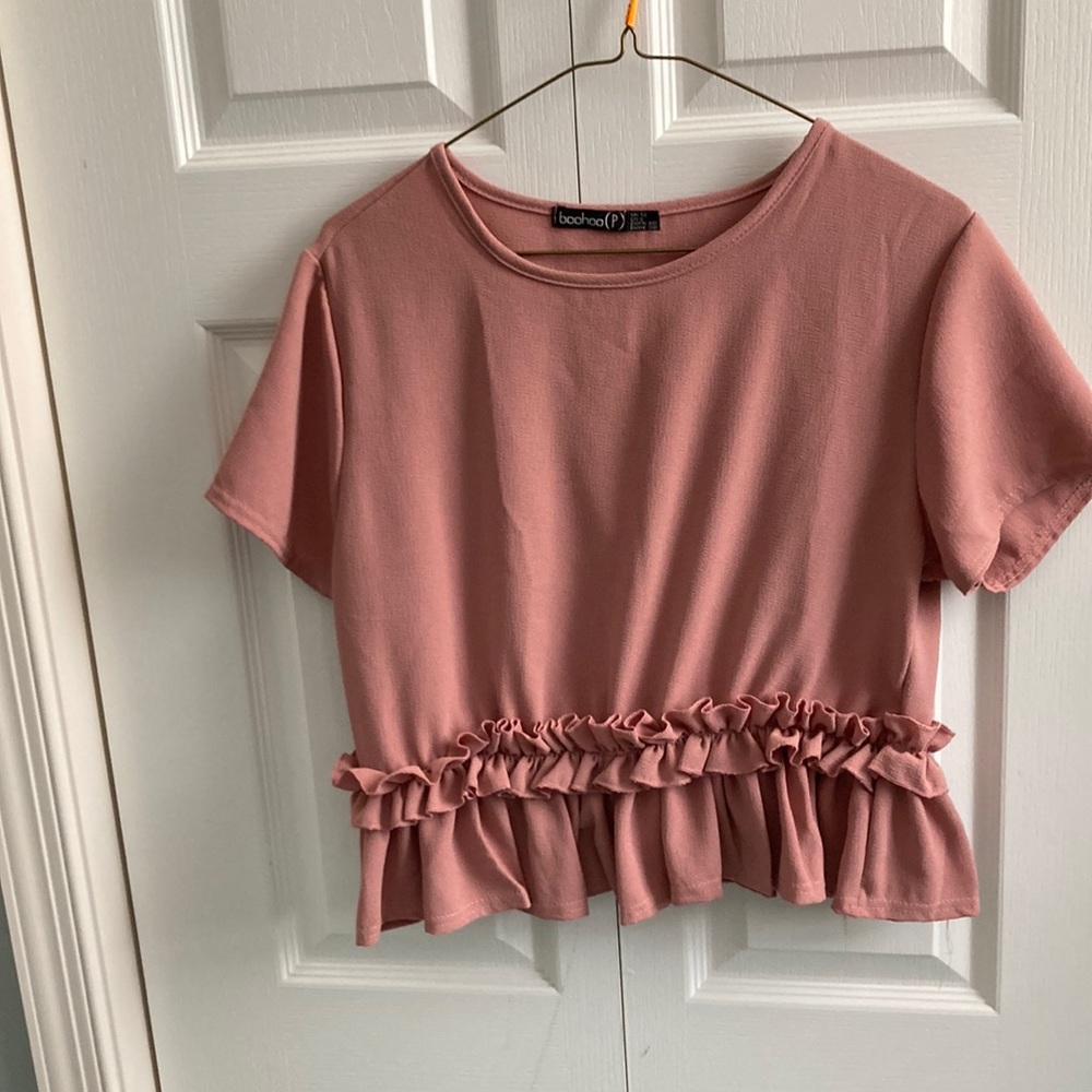 Dusty rose crop blouse with dressy ruffle bottom.
